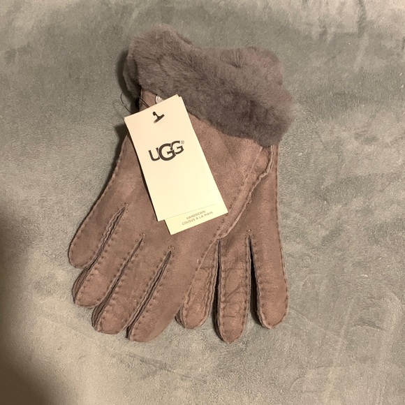 UGG stormy grey sheepskin gloves size Small NWT